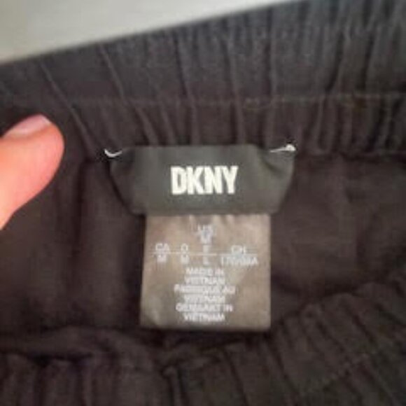 clothes - Picture 5 of 16